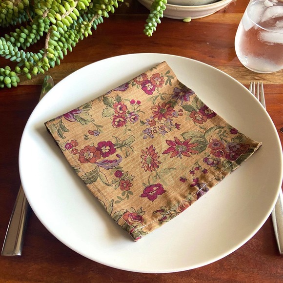 Wild rose on tan background Vintage Print 13inch square cotton napkin - Picture 2 of 2